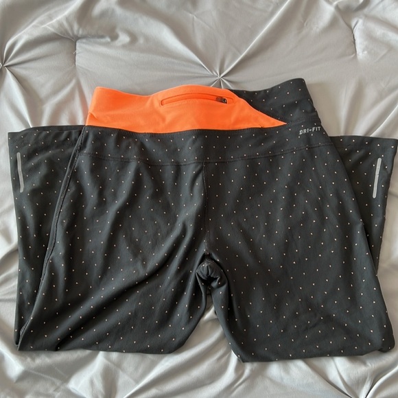Women’s Nike Dri-Fit Leggings Size Medium - Picture 2 of 3